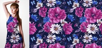 33251v Materiał ze wzorem malowane kwiaty (piwonie, rumianek) i liście na niebieskim tle